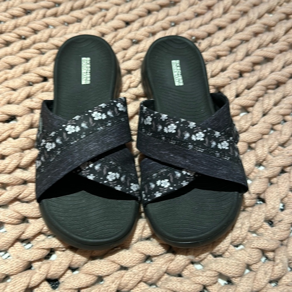Skechers Goga Mat Blue floral slides.